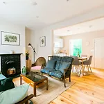 Exquisite 3Bdr Botanical Oasis In Central Brighton