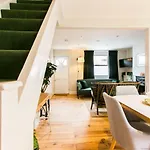 Exquisite 3Bdr Botanical Oasis In Central Brighton