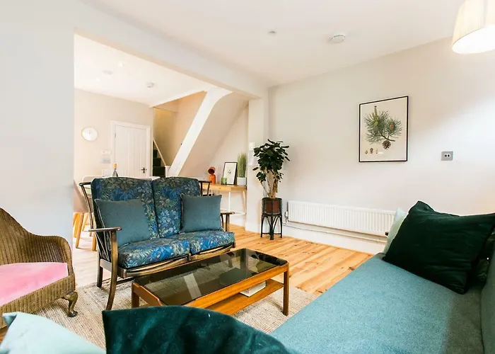 Exquisite 3Bdr Botanical Oasis In Central Brighton